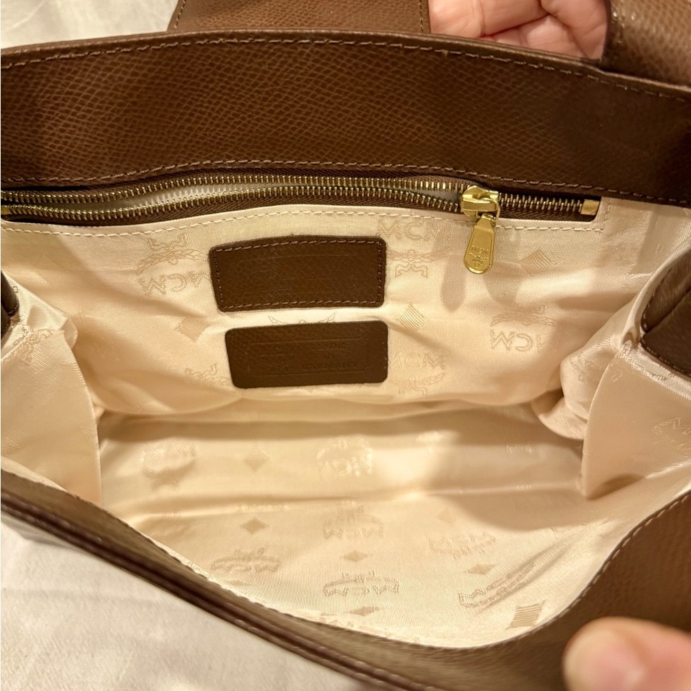 Spectacular Vintage MCM Shoulder Bag In Rich Brown Leather With Gold Hardware - Picture 9 of 12